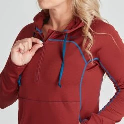 NRS Lightweight Hoodie - Women's -Osprey shop 10121 05 Vino Model Zipper 070821 2000x2000 rsz 91795.1647971403