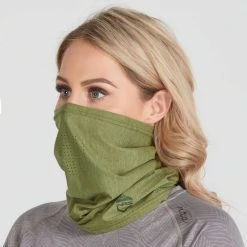 NRS Neck Gaiter -Osprey shop 10405 03 Olive Model Up 090121 2000x2000 rsz 71054.1648058782