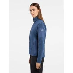 Arc'teryx Covert Cardigan - Women's (Fall 2022) -Osprey shop Covert Cardigan Moonlit Heather Women s Side View Left rsz 50867.1671039195.1280.1280 12505.1675361691